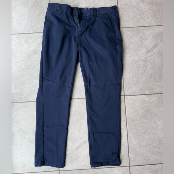 Men’s Izod Pants, Slim Fit, Size 34x32 - Picture 1 of 4